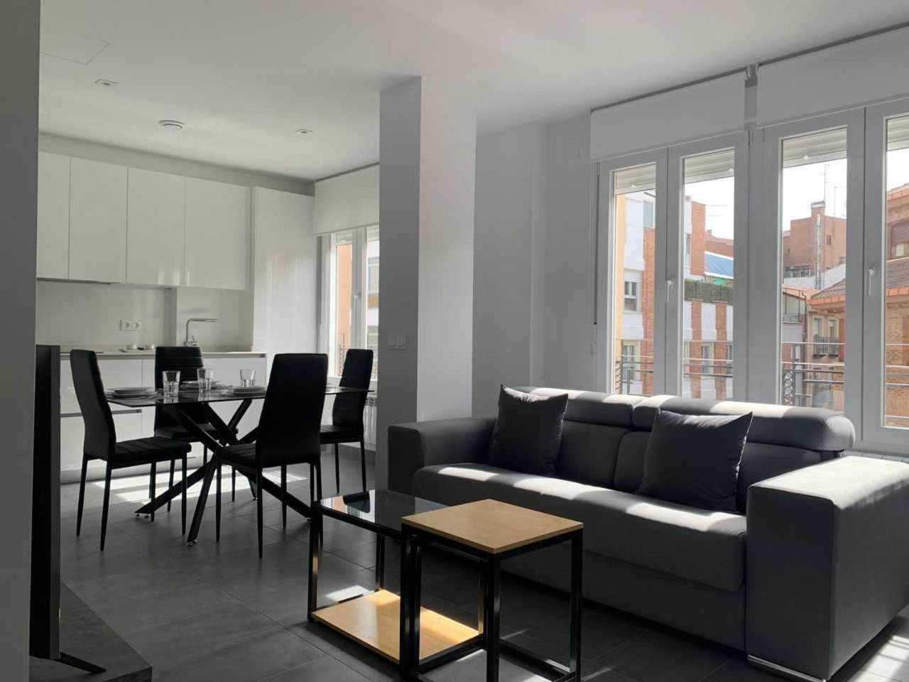 Ramon Y Cajal Suites De Luxe เลออน ภายนอก รูปภาพ
