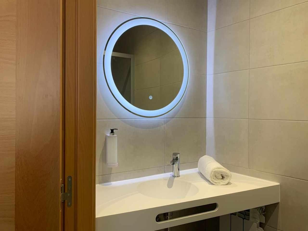 Ramon Y Cajal Suites De Luxe เลออน ภายนอก รูปภาพ