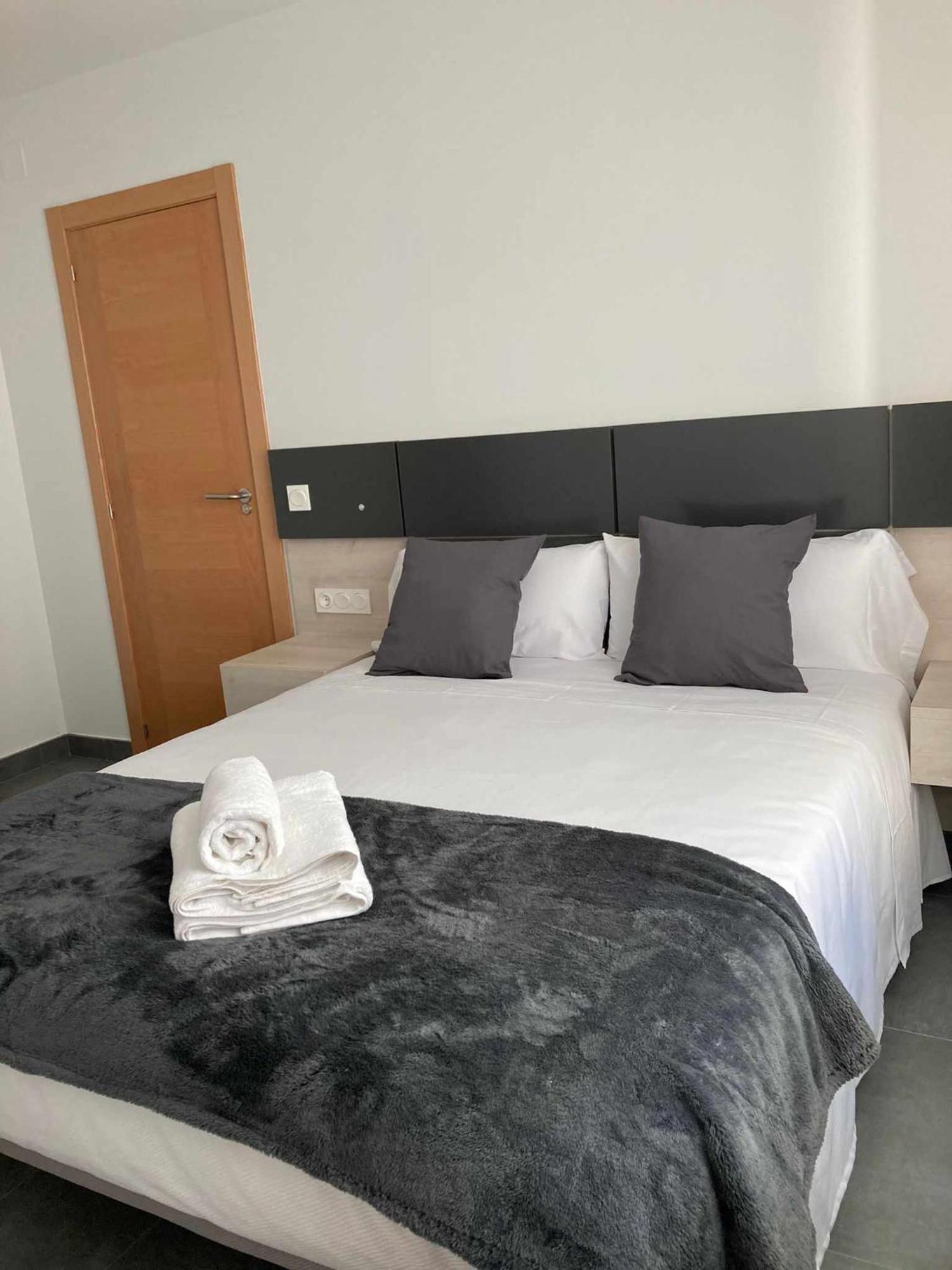 Ramon Y Cajal Suites De Luxe เลออน ภายนอก รูปภาพ
